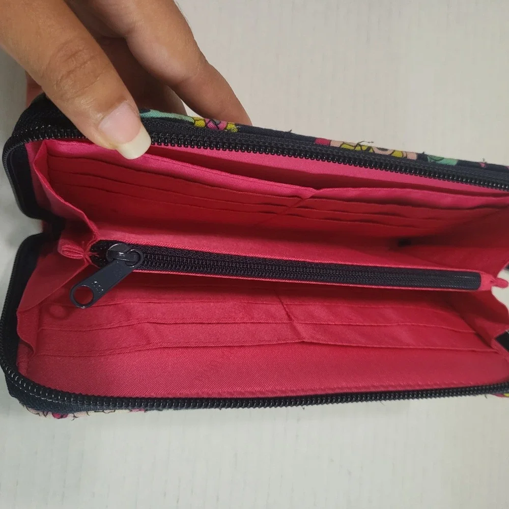 Vera Bradley Petal Paisley‎ Retired Zip-Around Quilted Wallet  Multicolor - Picture 2 of 6